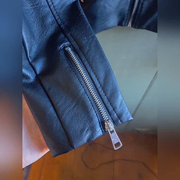 Ci Sono Black leather studded jacket. Size large. - Picture 4 of 7